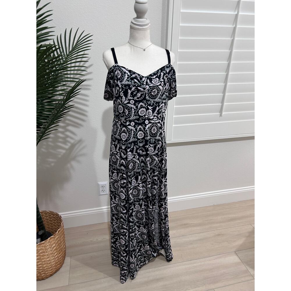 Eva Mendes for New York & Company, with paisley print Size L Maxi Dress